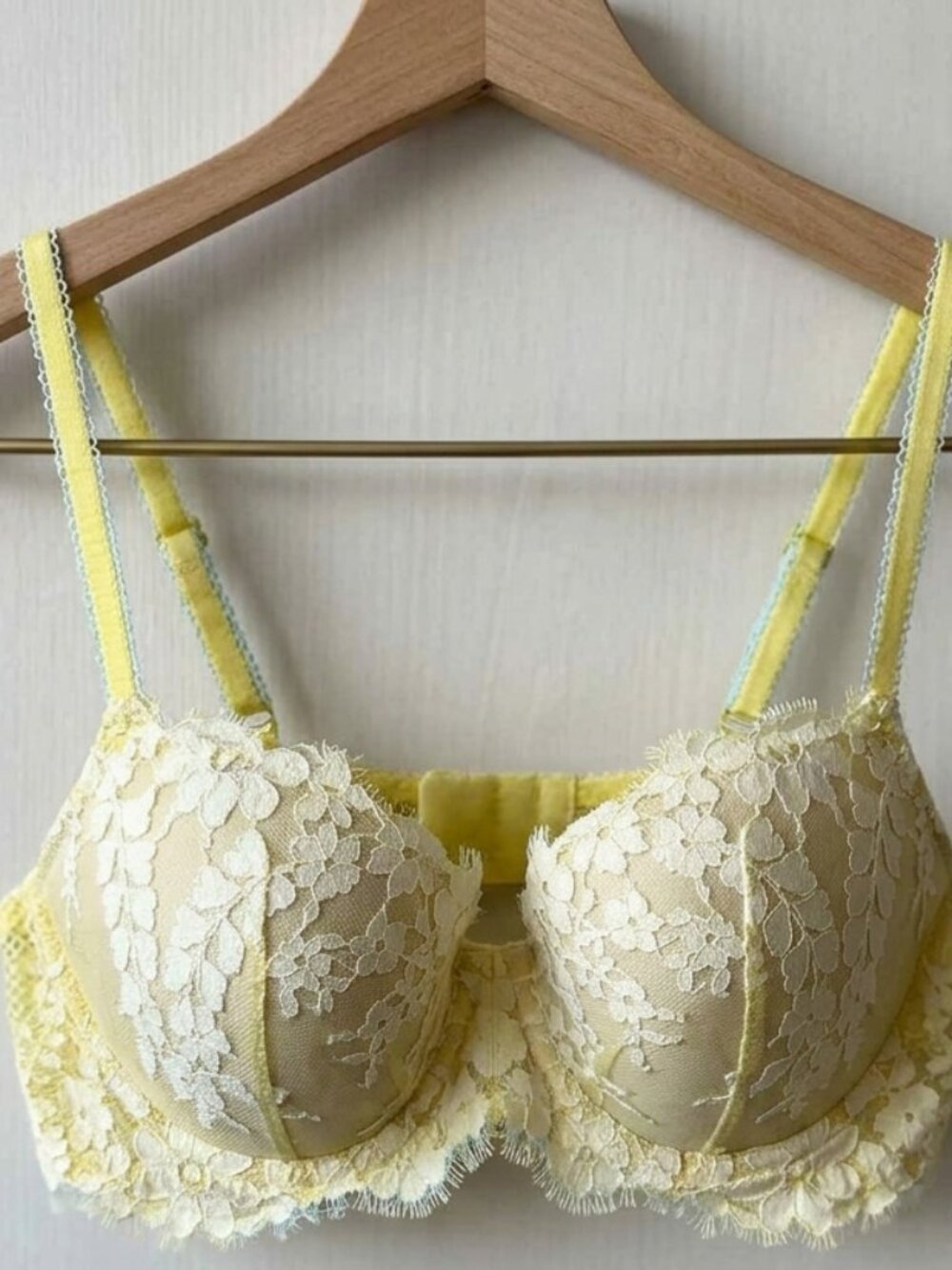 Victoria's Secret Yellow & White Floral Lace Lined Demi Bra 34D
